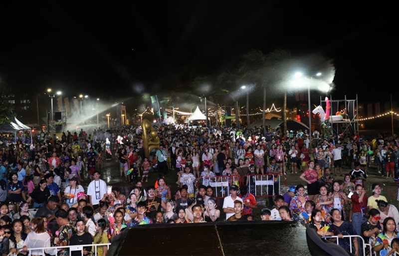 สงขลา |  ฉ่ำสุด! กับงาน “Amazing Splash Songkhla Festival 2025 นักท่องเที่ยวร่วมงานนับหมื่น กระตุ้นเศรษฐกิจคึกคัก