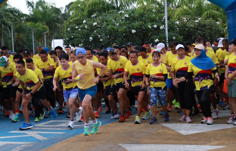 สงขลา | ประชาชนชาวสงขลากว่า 7,000 คน ร่วมเดินวิ่งปั่นป้องกันอัมพาต ครั้งที่10 เฉลิมพระเกียรติพระบาทสมเด็จพระเจ้าอยู่หัว