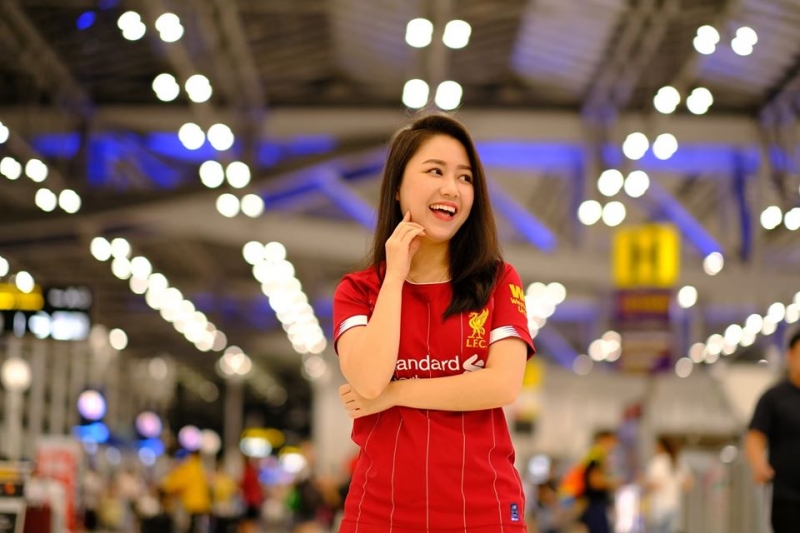 น้องเก๋ สาวน้อยผู้น่ารัก ตัวเล็ก ที่มีใจรักในการดูฟุตบอล ...
