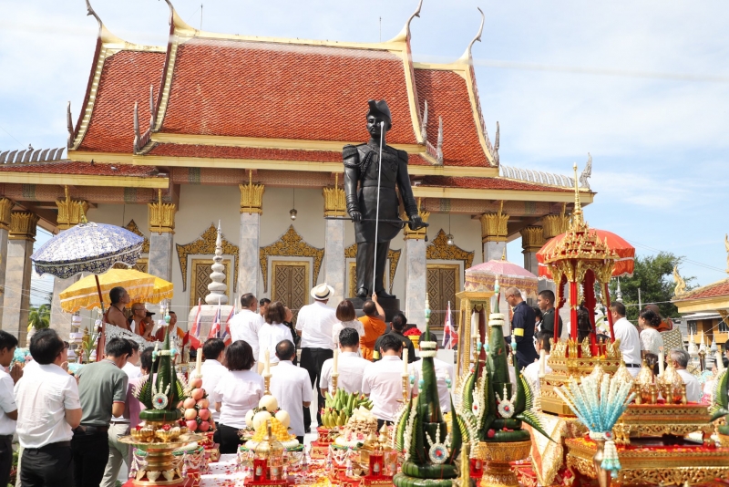 สทิงพระ | ประชาชนร่วมพิธีเบิกเนตรและสมโภชองค์สมเด็จพระปิยมหาราช ณ วัดจะทิ้งพระ  เพื่อความเป็นสิริมงคล