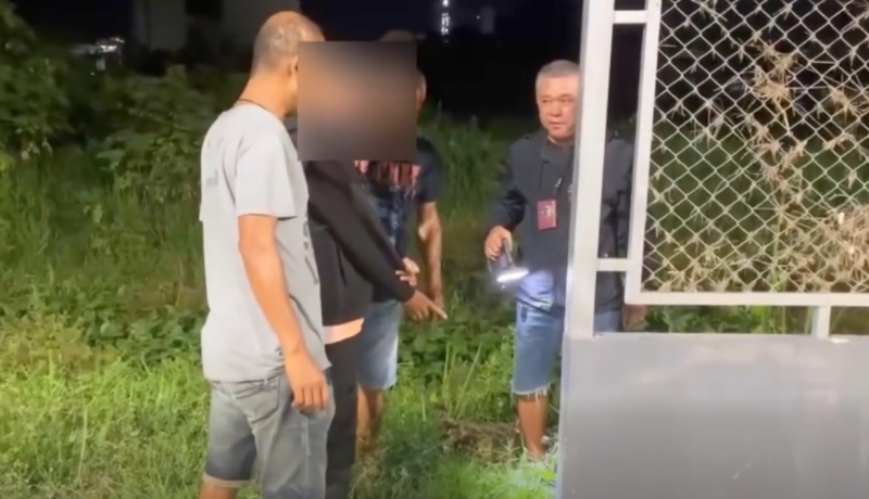 หาดใหญ่ | รวบอีก! หนุ่มหาดใหญ่เพิ่งพ้นคุก หวนค้ายาบ้า ถูกชุดตะวันไล่ล่าจับพร้อมของกลาง 2,000 เม็ด